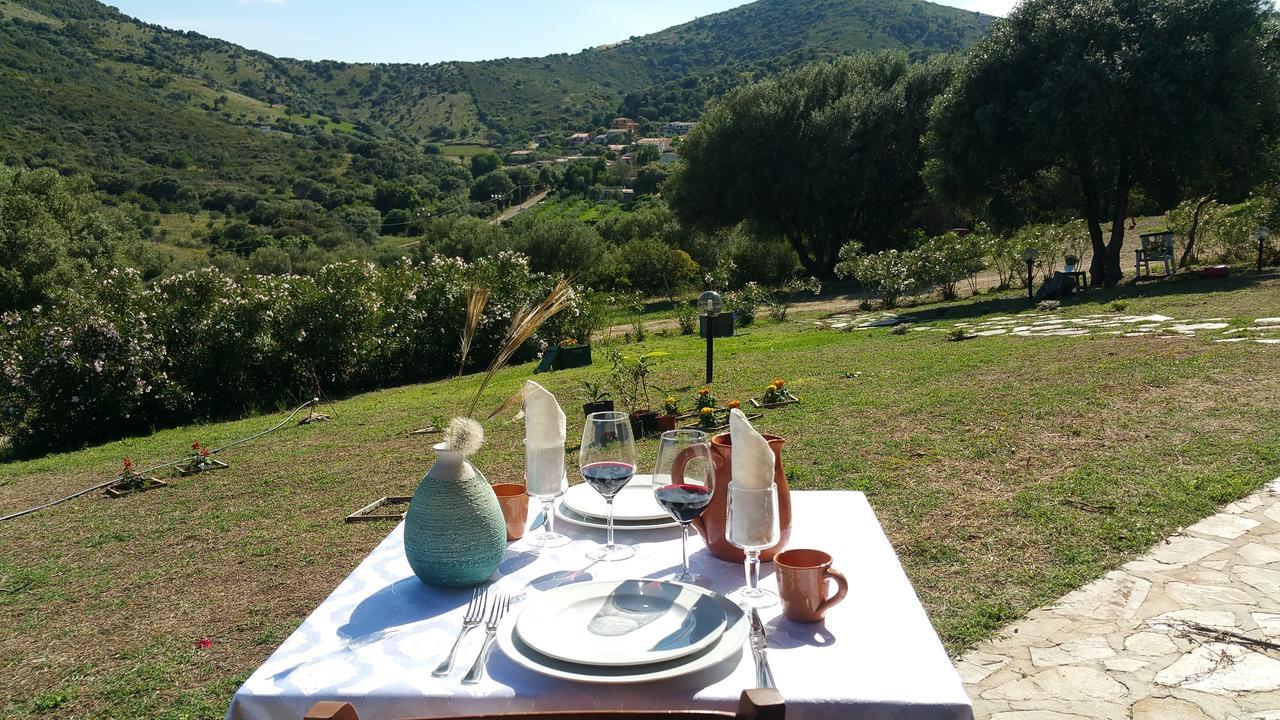 הוילה בודוני Agriturismo Sorres מראה חיצוני תמונה